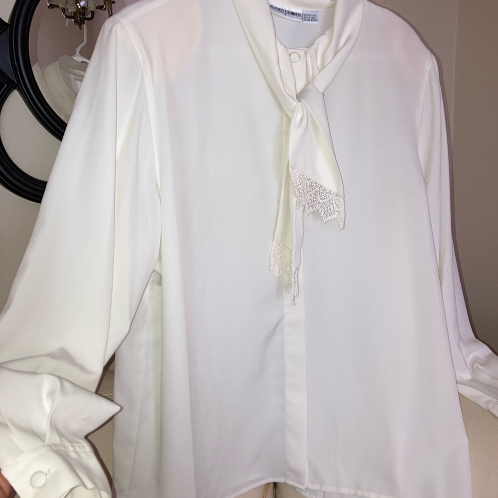 Elegant white bottom up blouse